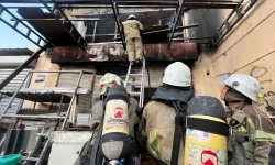 İzmir İtfaiyesi, Bornova’daki iş yeri yangınını kontrol altına aldı