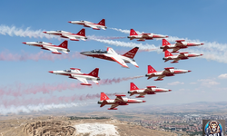 HÜRJET ve Türk Yıldızları'ndan 10'lu Kol Uçuşu!