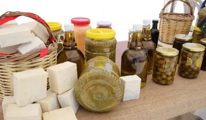 Efes Tarlası’nda doğal ürünlerle yeni bir pazar başlıyor