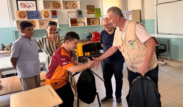 Geylani Derneği’nden Kahramanmaraş’ta öğrencilere kırtasiye desteği