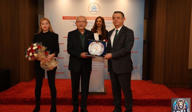 Kemal Kılıçdaroğlu’na “İnsan-ı Kâmil Onur Ödülü”